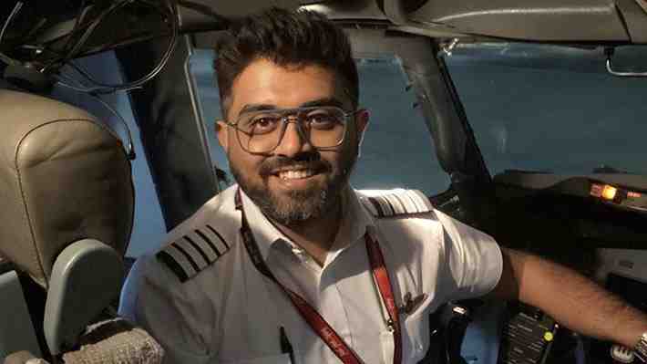 Quién es Smit Machchhar, el piloto apuñalado convertido en "héroe" por salvar el vuelo de Flydubai