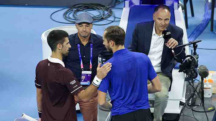 El descargo de Medvedev tras ser descalificado en Beijing y lo que dijo Djokovic