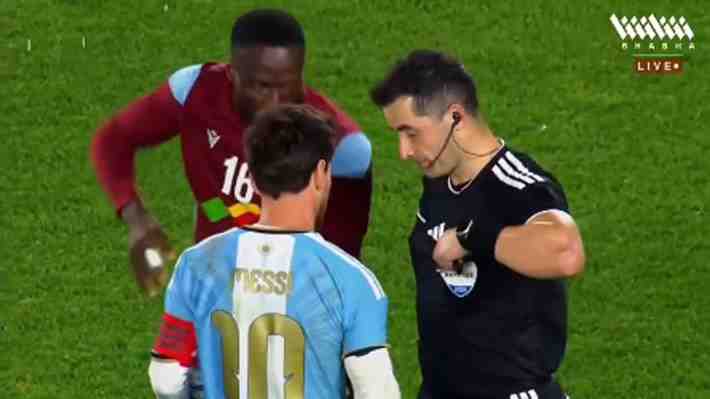 Video: El gesto del árbitro chileno Fernando Véjar con Lionel Messi en el último partido de la "Pulga" con Argentina