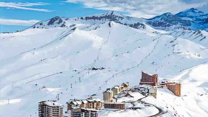"Inédito": Se extiende la temporada de esquí y Valle Nevado operará hasta noviembre por primera vez en su historia