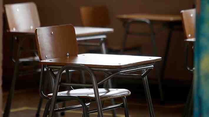 Amplían suspensión de clases a colegios de 10 comunas de la RM para este viernes