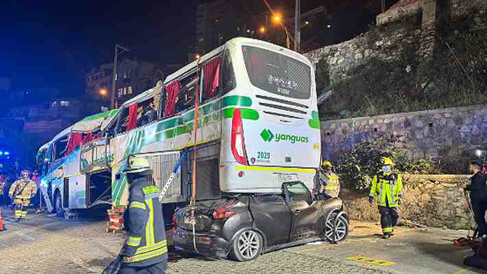 Grave accidente en Valparaíso: Bus se desbarranca y deja un fallecido y decenas de heridos