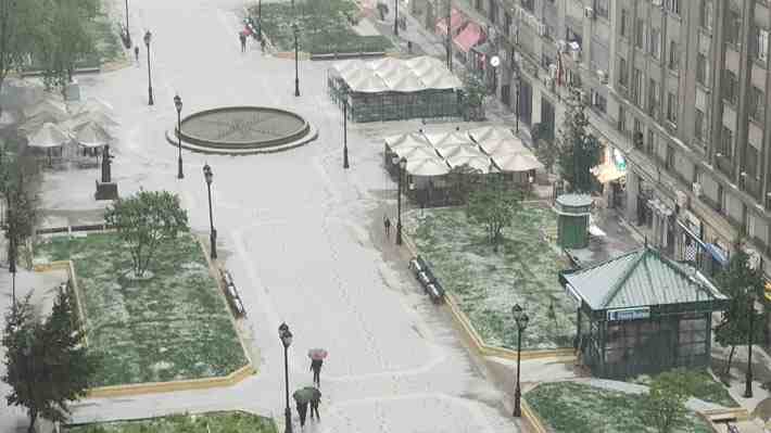 Fotos | Las imágenes de Santiago tras la fuerte tormenta de granizo que afectó la ciudad