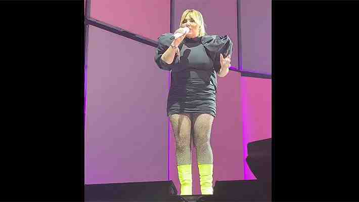 Amaia Montero recibe críticas por su físico y look en show de La Oreja de Van Gogh en Zaragoza: Cantante respondió