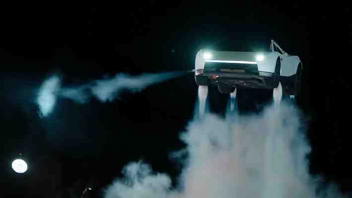 Video | Tesla presenta nuevo auto con propulsores de cohete y que es capaz de volar