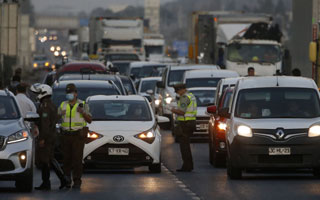 Balance Carabineros viernes santo: 8.747 vehículos salieron de la Región Metropolitana, un 93% menos que en 2019