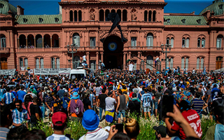 Gianinna Maradona pide no culpar al velatorio de su padre por alza de casos de coronavirus en Buenos Aires