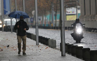 Sistema frontal llegará este fin de semana a la zona central: El domingo llovería en la RM