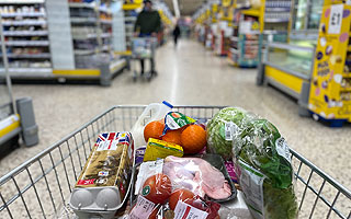 Inflación en Reino Unido aumenta al 5,4&#37;, el nivel más alto en 30 años
