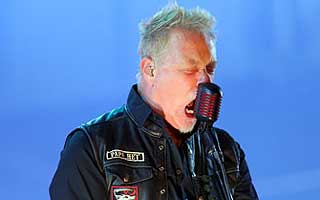 &#34;Me sentía inseguro (...) ya estoy viejo&#34;: Vocalista de Metallica rompe en llanto en su último show en Latinoamérica