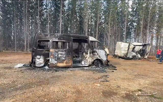 Doble ataque incendiario en La Araucanía: Al menos ocho vehículos forestales y un container resultaron destruidos