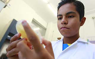 También es atleta de alto rendimiento: Niño mexicano se convirtió en el biólogo molecular más joven del mundo
