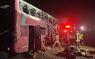 Accidente de bus de turistas extranjeros: Reportan una segunda fallecida y conductor quedó detenido