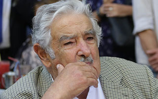 Ex presidente uruguayo &#34;Pepe&#34; Mujica anuncia que tiene un tumor en el esófago: &#34;Mientras el rollo aguante voy a estar&#34;