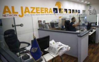 Israel prohibe emisión de Al Jazeera y cadena califica decisión de &#34;acto criminal&#34;