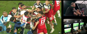 Video: La feroz agresión que sufrió el chileno Paulo Díaz en la Copa Libertadores y la insólita decisión que tomó el árbitro