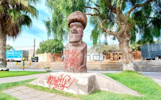Vandalismo en Caldera: Moai considerado como patrimonio local es rayado por antisociales