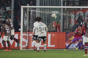 Colo Colo sufrió una dolorosa derrota ante Fluminense y se complicó en la Copa Libertadores... Mira el gol