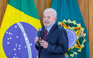 Lula aplaza su visita oficial a Chile para concentrarse en las inundaciones en Brasil