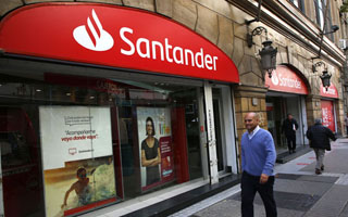 Ciberataque: Sernac oficia a Santander y CMF pide al banco detalles de las medidas que está implementando