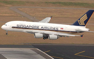 ¿Qué pudo haber pasado en el vuelo de Singapore Airlines y qué tan frecuentes son las muertes por turbulencias?