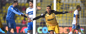 Coquimbo vence a una UC llena de bajas y amenaza el liderato de la U en el Torneo: Mira los goles