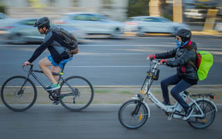 Día Mundial de la bicicleta: Estudio señala que 40&#37; de los ciclistas dice no sentirse respetado por sus pares