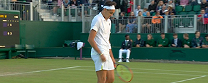 Tabilo estaba set arriba ante Evans en Wimbledon cuando el partido fue suspendido... Revisa cómo iban y el polémico gesto del británico