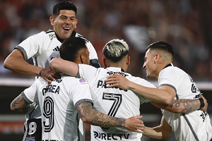 Tras la caída en la Libertadores, Colo Colo derrotó a Cobresal y mantiene la ilusión de luchar el título con la U... Mira los goles