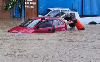 Fotos | Inundaciones y caos dejan las intensas lluvias en Florianópolis y otras ciudades del sur de Brasil