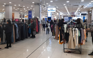 ¿Ayudará a la economía?: Expertos abordan decisión de tiendas del retail de abrir en Viernes Santo