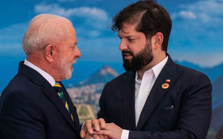 Boric aterriza en Brasil: Este martes se reúne con Lula, firmará acuerdos y liderará foro empresarial