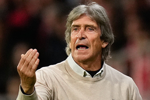 &#34;Da lecciones magistrales, un crack&#34;: Los elogios en España para Pellegrini y la reacción del DT al romper histórico récord en el Betis