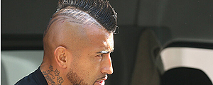 Arturo Vidal habló duro, pidió la salida del &#34;Bloque Vial&#34; de Colo Colo y defendió a Esteban Pavez por crítica de accionista