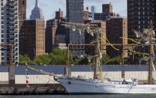 Las primeras interrogantes y las reacciones en México tras el choque de buque escuela contra puente de Brooklyn