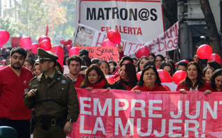 Matronas en alerta por modificación de decreto del Minsal que reduce campo laboral: &#34;Atenta contra la salud&#34;