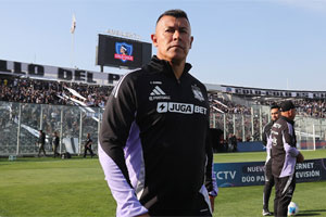 ¿Se alarga la estadía de Almirón? El giro que podría tener el caso del DT en Colo Colo