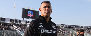 ¿Se alarga la estadía de Almirón? El giro que podría tener el caso del DT en Colo Colo