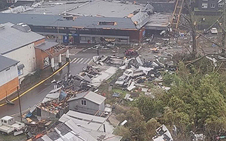 Fotos y videos | La afectación en Puerto Varas tras el paso de un tornado este domingo