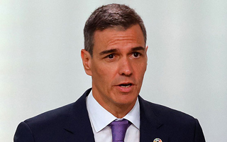 Escándalo de corrupción golpea al PSOE: Sánchez pide perdón a los españoles pero descarta adelantar elecciones