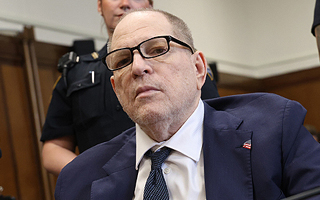 Juez declara nulo juicio contra Harvey Weinstein por violación luego de que el jurado no llegara a acuerdo