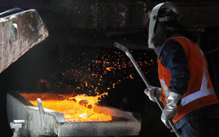 Cobre en tiempos de guerra: La inesperada demanda que está sosteniendo su precio