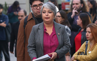 &#34;Desarrollo guiado por la demanda interna&#34;: La controversial propuesta del PC que Jara se allanó a transar