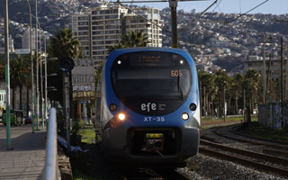 Hallan cuerpo en la línea férrea del Metro de Valparaíso: Servicio de trenes presenta baja frecuencia