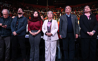 &#34;Esencia del PC&#34; y &#34;versión original&#34;: Las reacciones a la decisión de Jara de no suspender su militancia