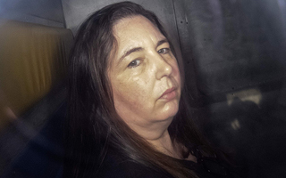 Mujer es hallada culpable de matar a parientes de su exmarido con hongos venenosos en Australia: Arriesga cadena perpetua