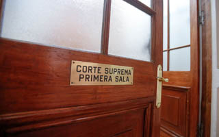Suprema remueve a altos funcionarios de la CAPJ por polémico proceso de renovación de automóviles