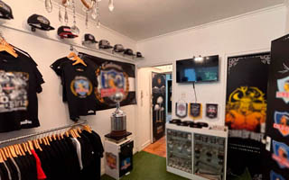 Incautan más de 600 productos falsificados de club deportivo en Barrio Lastarria