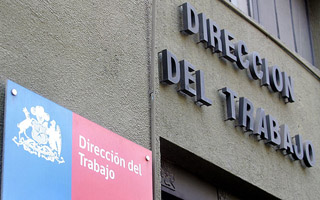 Polémica reinterpretación a reforma de Bachelet: ¿Qué dicen las normas de la DT que favorecen a sindicatos?