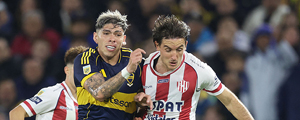 Revisa el momento en que Palacios fue pifiado por los hinchas de Boca y las duras críticas en Argentina al chileno: &#34;Un displicente bárbaro&#34;
